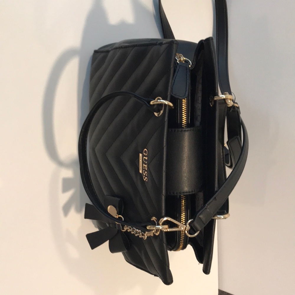 Guess Purse! Only Used Once!!! - image 2